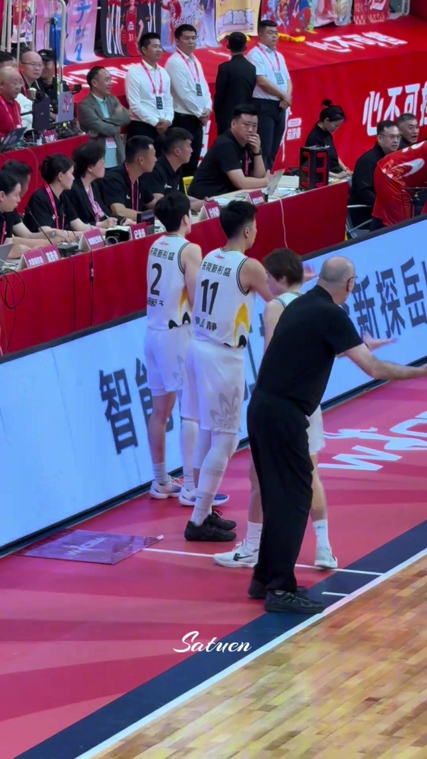 無奈的一家三口！絕望的教練，氣瘋了的皮總！