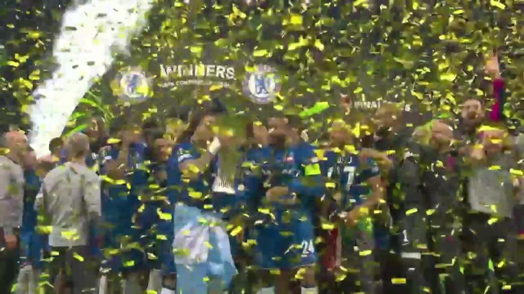 ?榮耀藍(lán)軍！歐協(xié)聯(lián)奪冠捧杯！里斯-詹姆斯高舉獎(jiǎng)杯全隊(duì)?wèi)c祝