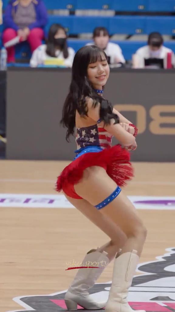 最好的啦啦隊(duì)小姐姐！自信，健康充滿活力！