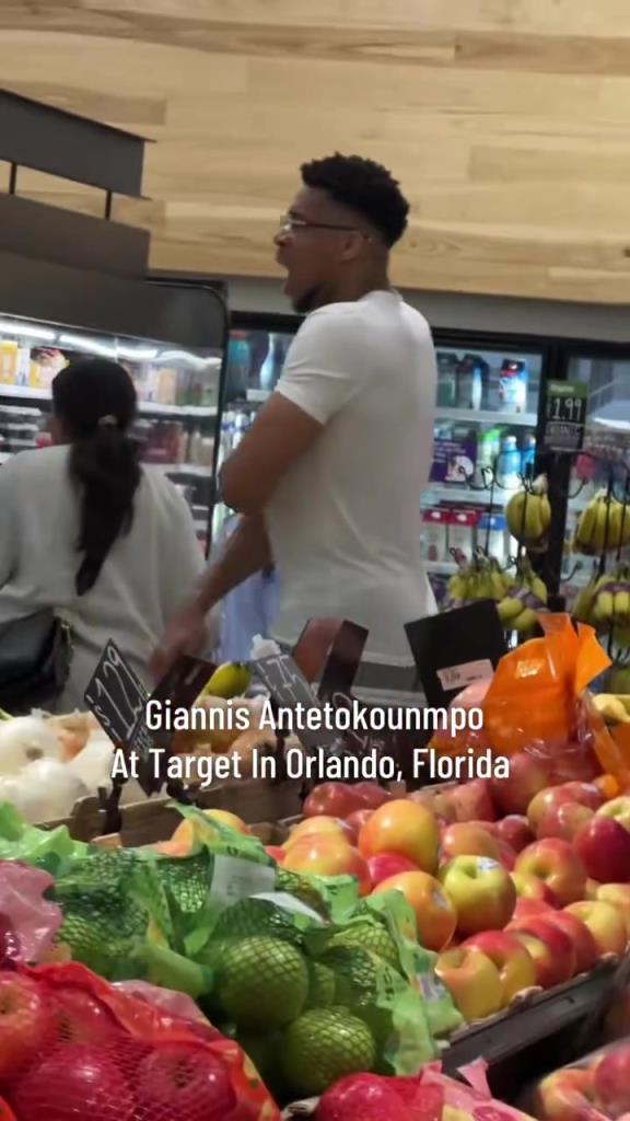 好男人??！字母哥在奧蘭多度假 陪妻子一起逛超市