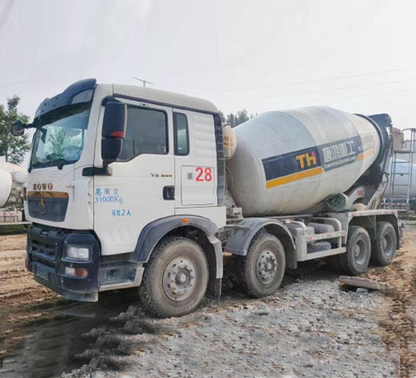 二手豪沃大12方法規車