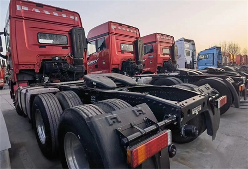二手國(guó)六牽引車(chē)